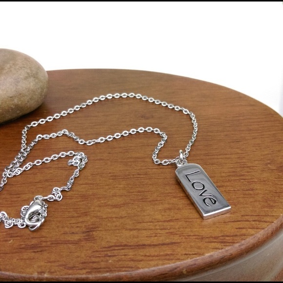 🔥🆕 Love Tag Charm and Silver Tone Necklace - Picture 3 of 4